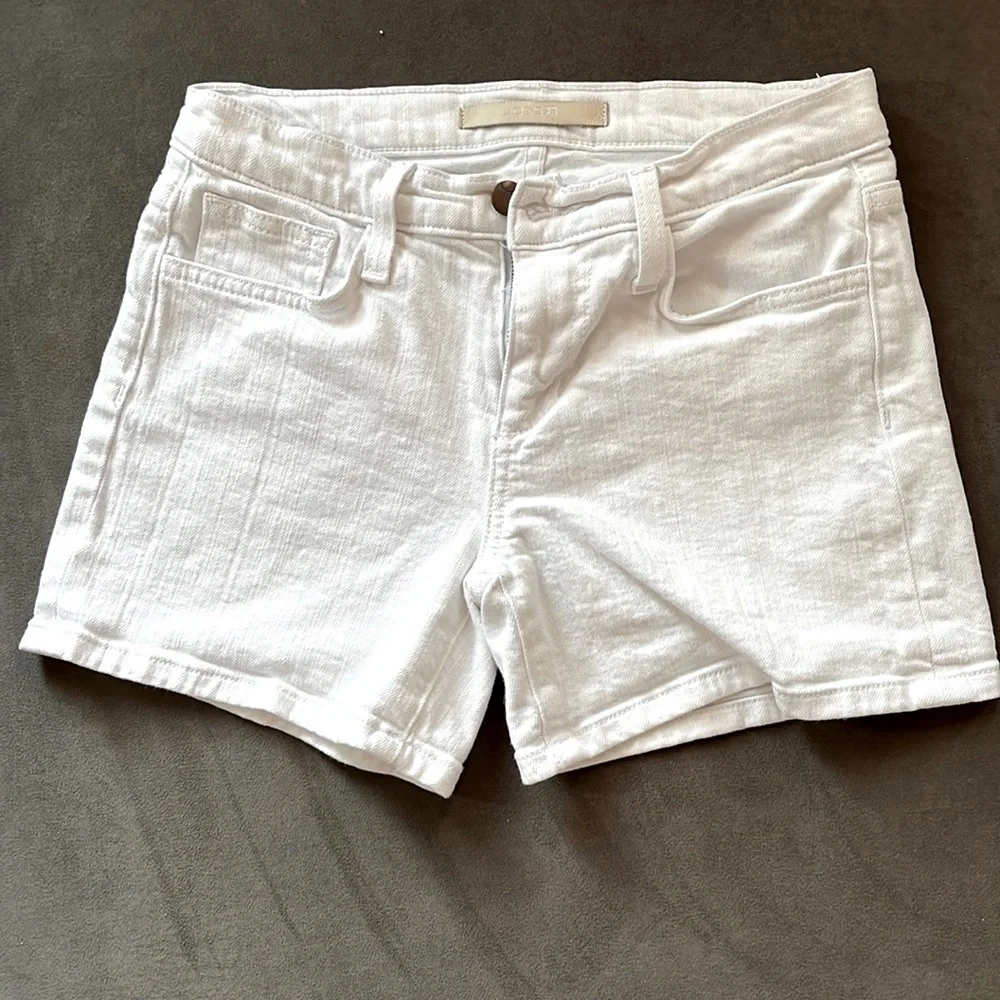 Joe’s white cotton Jean shorts 24 98.5% cotton 1.5% elastic - Picture 1 of 4